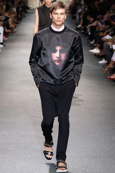 Look 25